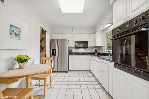 Deerfield, IL 60015,516 Pine ST