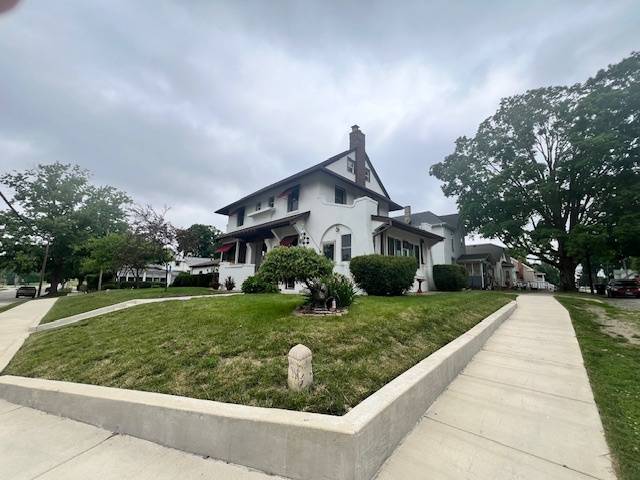 702 N Center ST, Clinton, IL 61727