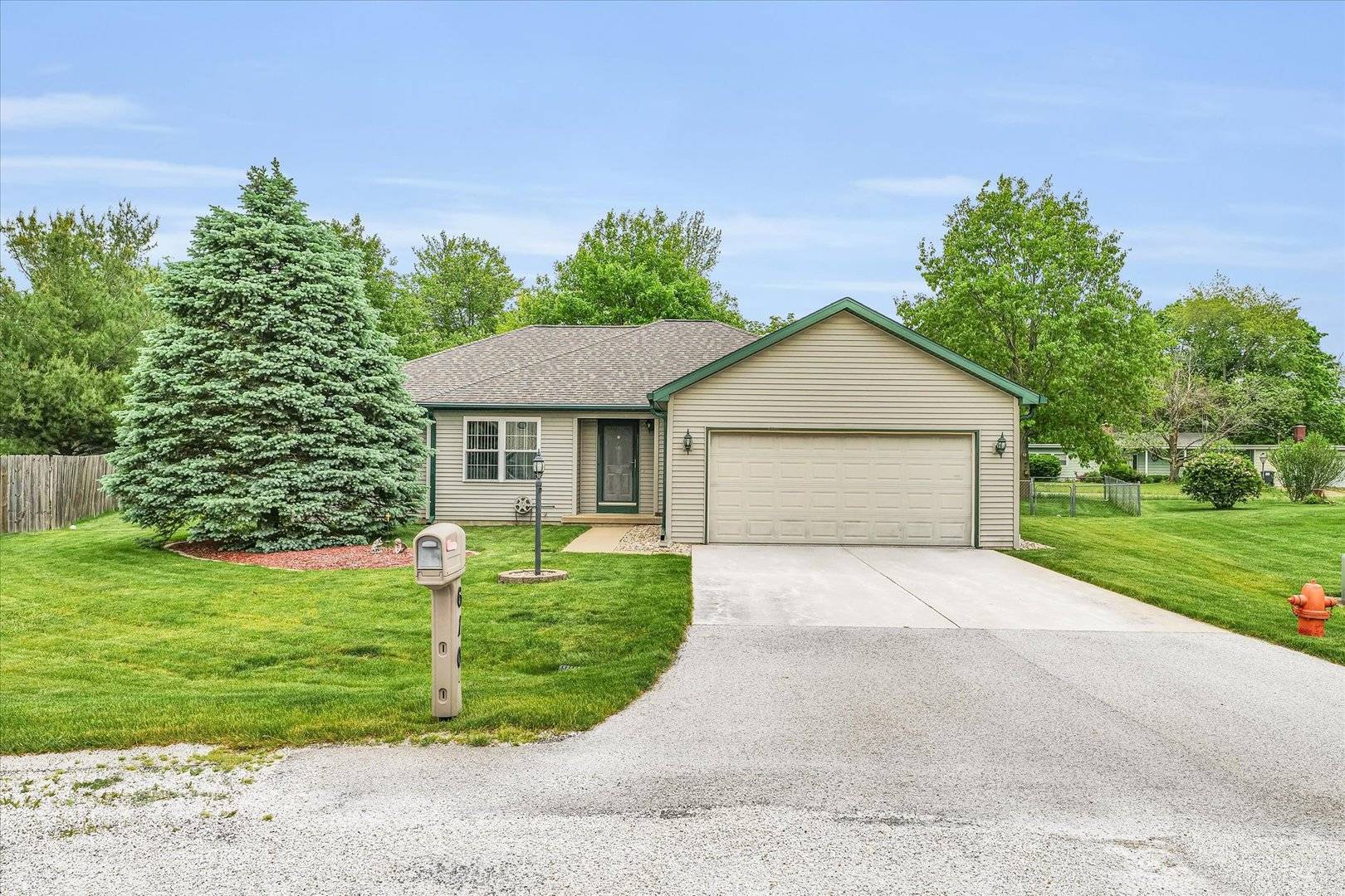 Sidney, IL 61877,610 Clovis CT