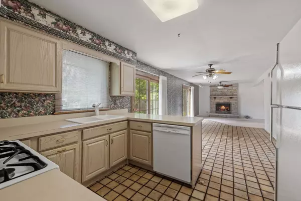 Downers Grove, IL 60516,6620 Saratoga AVE