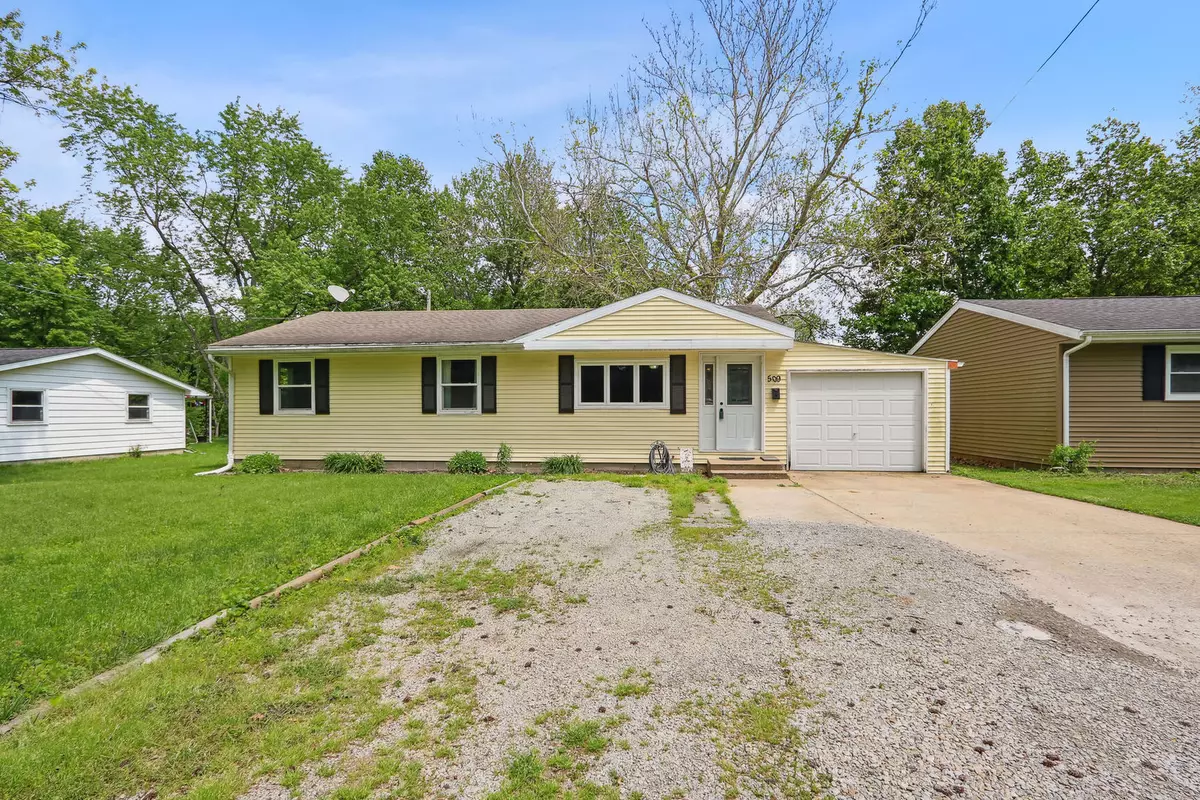 Villa Grove, IL 61956,509 N Walnut ST