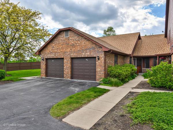 33 Terrace LN #G, Lake Zurich, IL 60047