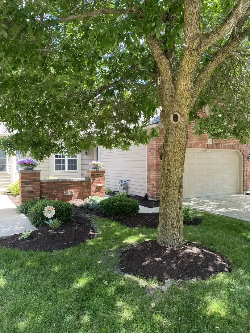 Aurora, IL 60506,1253 Oakleaf CT