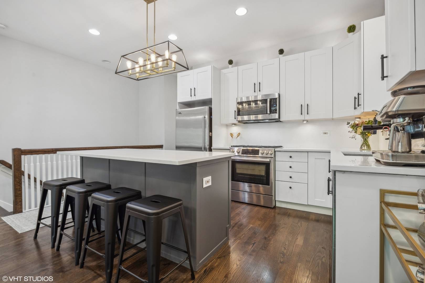 Chicago, IL 60647,2126 W Armitage AVE #2