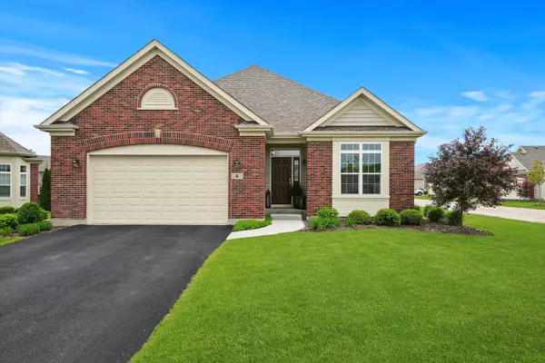 2 Red Oak CT, Lake In The Hills, IL 60156