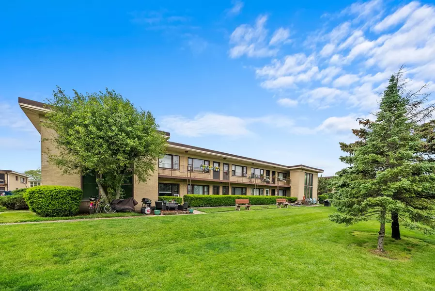 14 King Arthur CT #13, Northlake, IL 60164