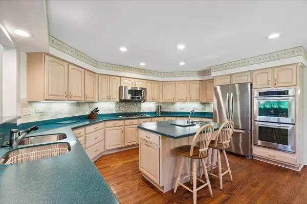 Deerfield, IL 60015,1426 Hazel AVE