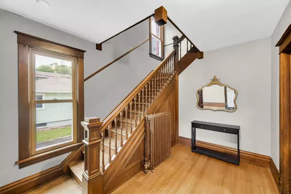 Momence, IL 60954,304 N MAPLE ST