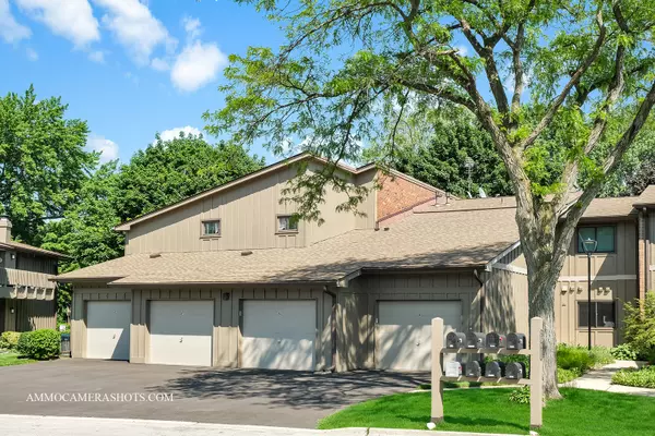 2S435 EMERALD GREEN DR #40-B, Warrenville, IL 60555