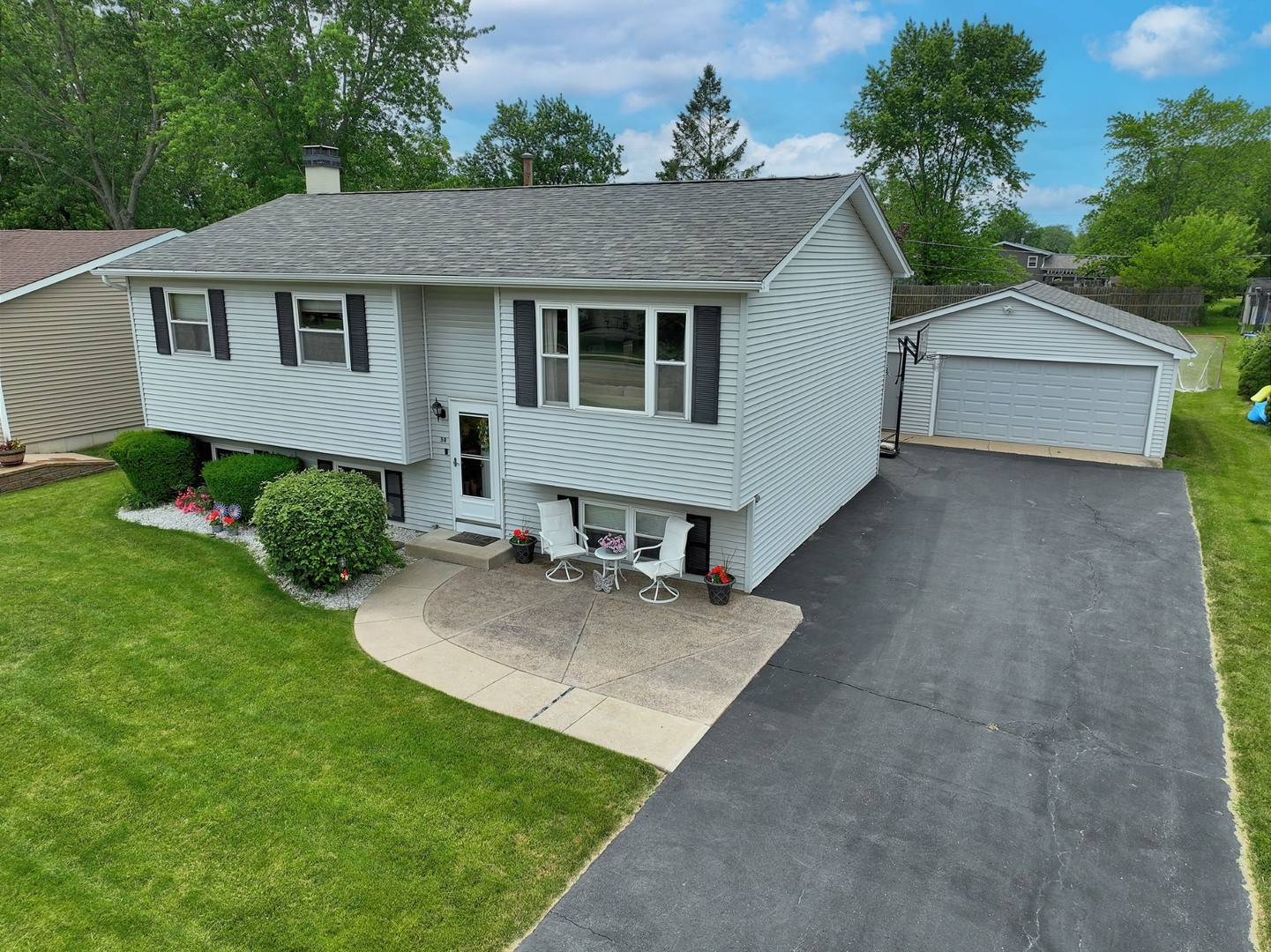 58 S Beck RD, Lindenhurst, IL 60046