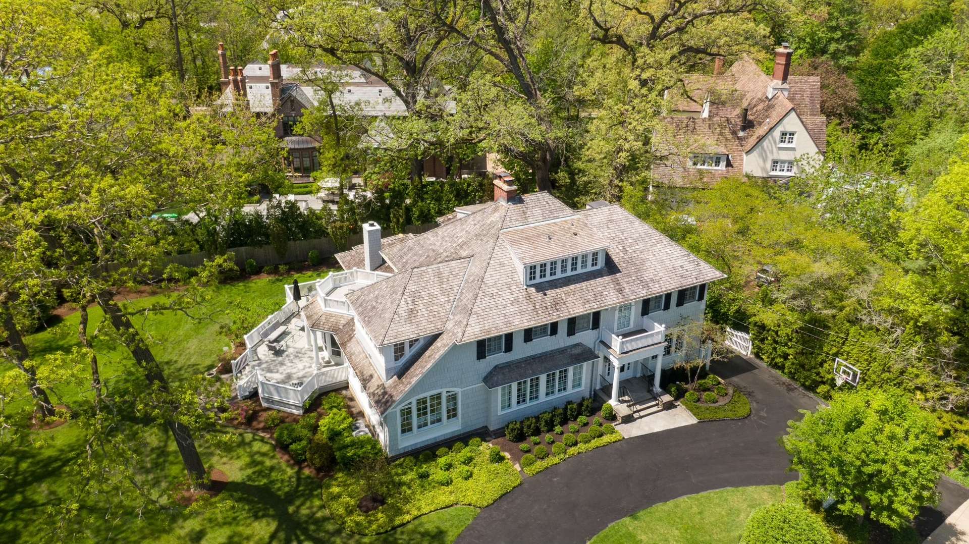 Winnetka, IL 60093,680 Walden RD