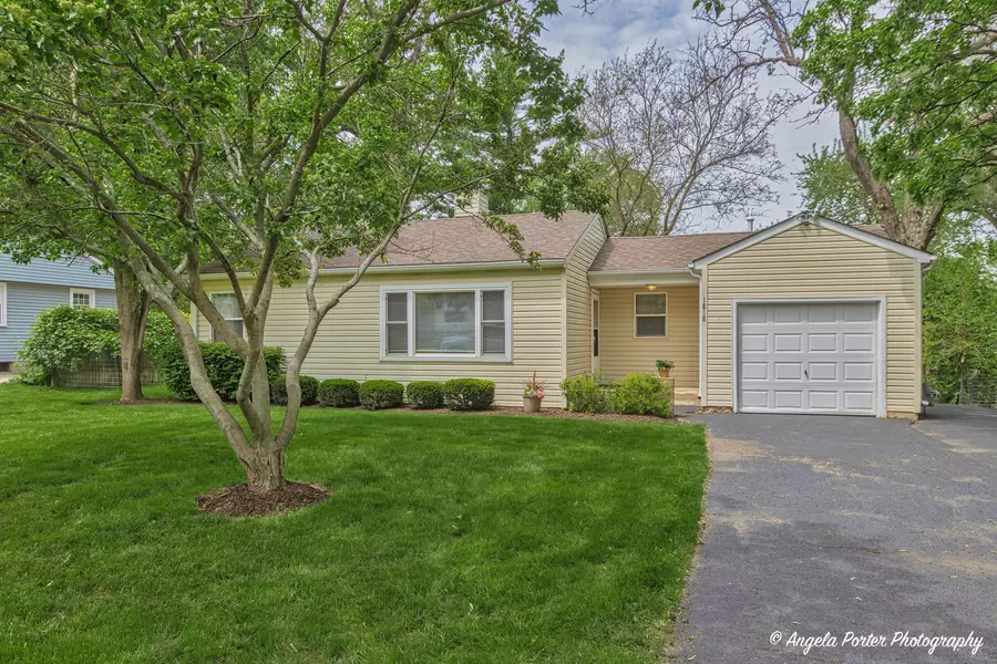 1818 Indian Ridge DR, Johnsburg, IL 60051