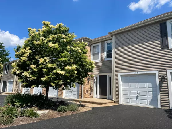 473 Village Green RD #202, Naperville, IL 60540