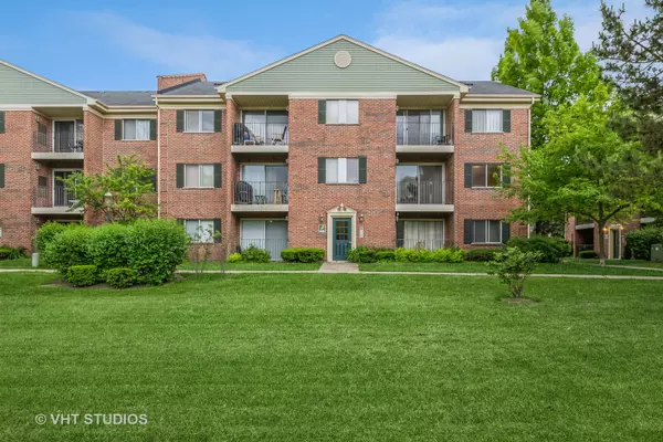 1516 N River West CT #2A, Mount Prospect, IL 60056