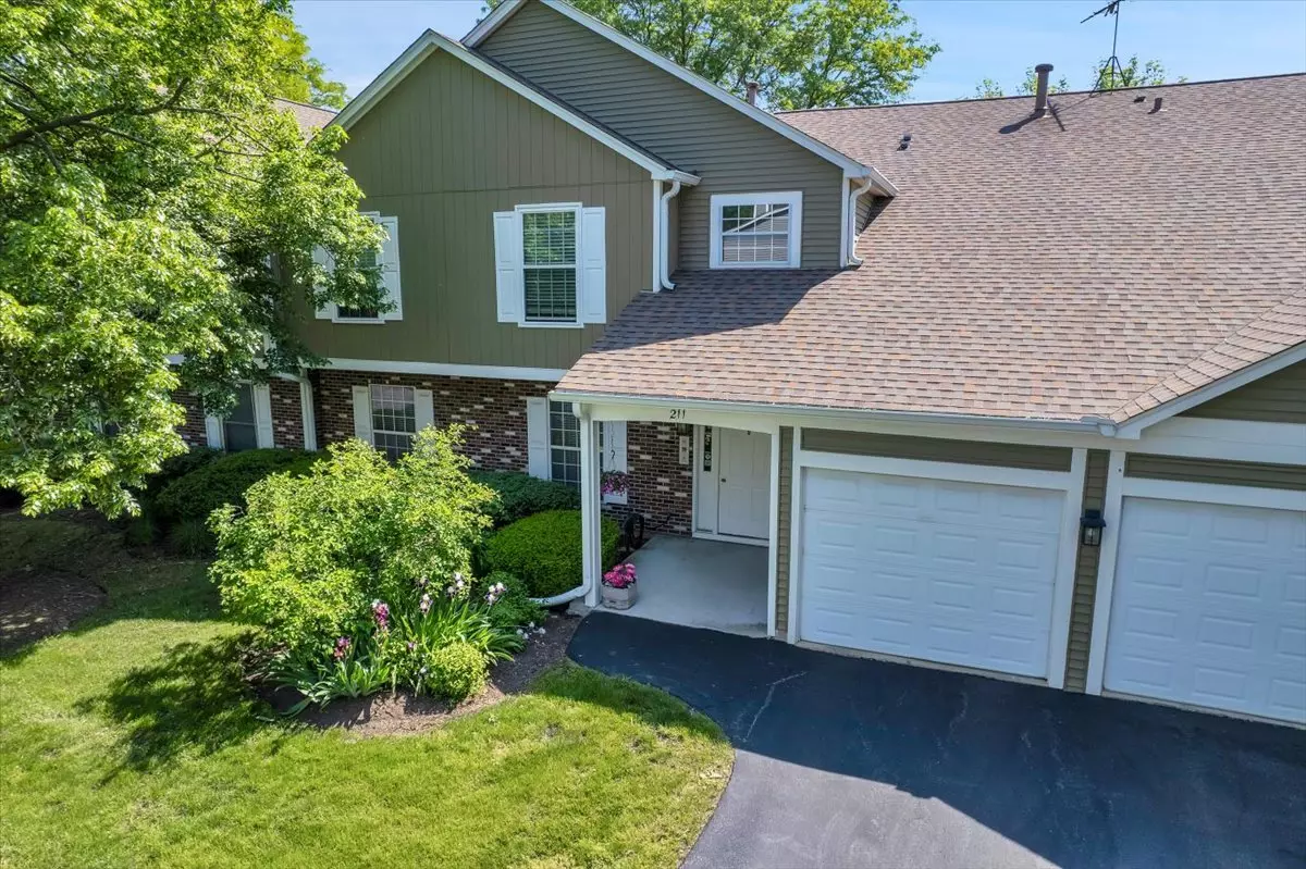 Naperville, IL 60565,211 HAMPSHIRE CT #101B