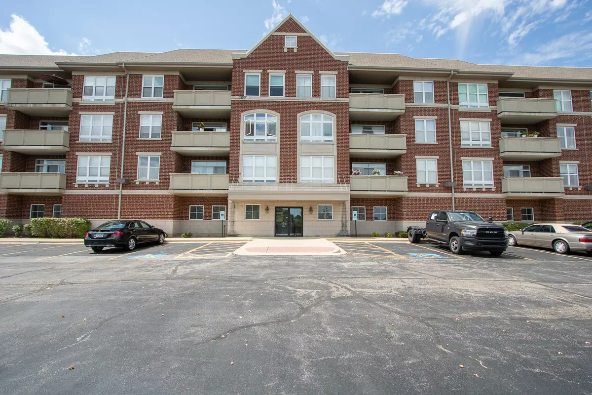 Palatine, IL 60067,77 N QUENTIN RD #208