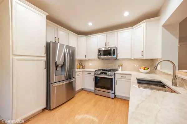 Deerfield, IL 60015,515 S Commons CT #515