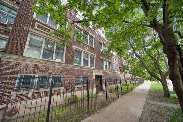 1055 E Hyde Park BLVD #3, Chicago, IL 60615