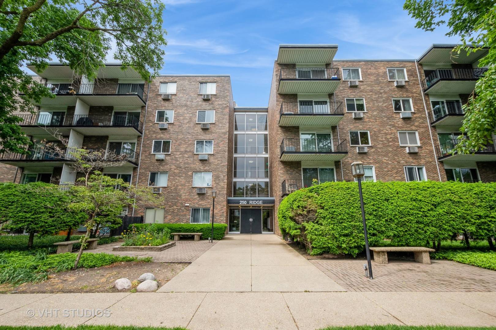 Evanston, IL 60202,250 RIDGE AVE #5G