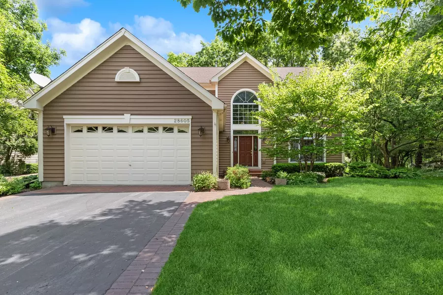28605 Windmere CT, Lake Bluff, IL 60044