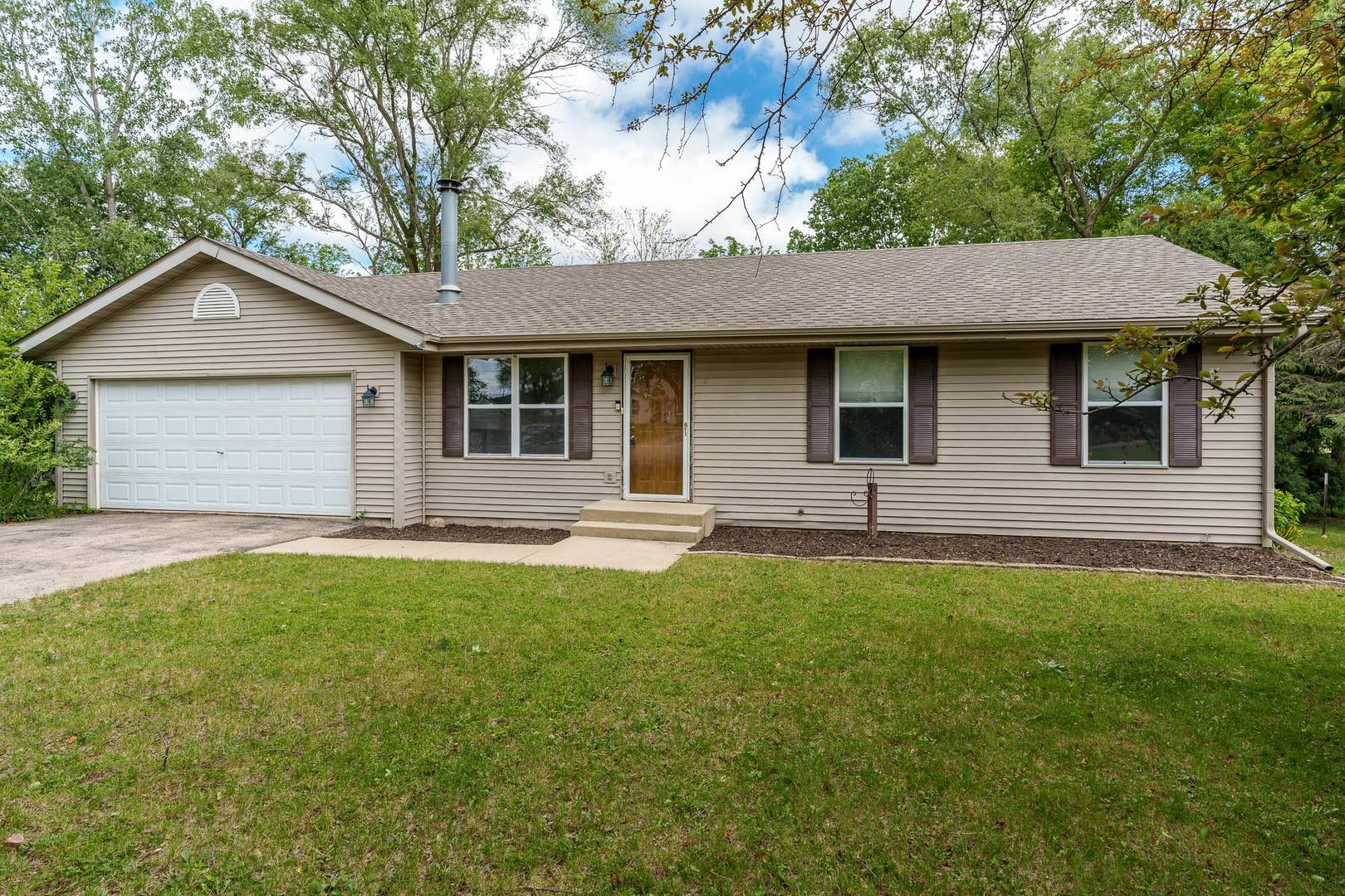 4768 Alexandra LN, Machesney Park, IL 61115