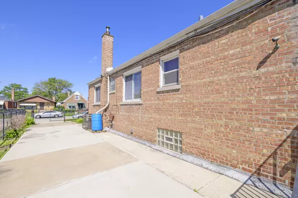 Chicago, IL 60628,9823 S Greenwood AVE