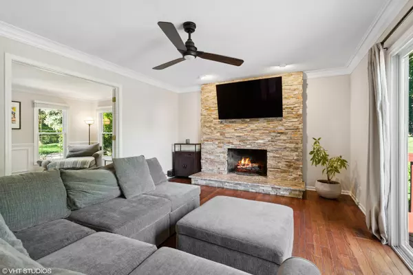 Barrington, IL 60010,662 Bent Ridge LN