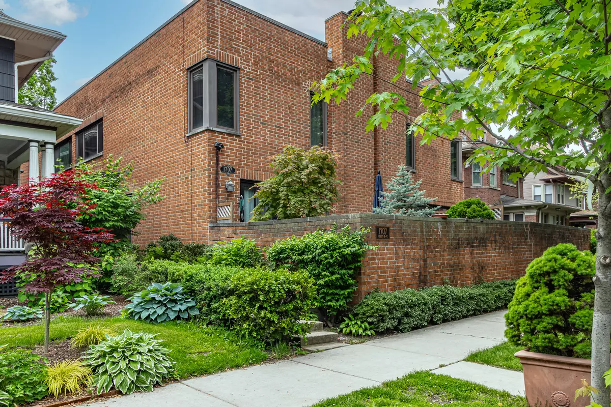 Chicago, IL 60626,1707 W Chase ST #C