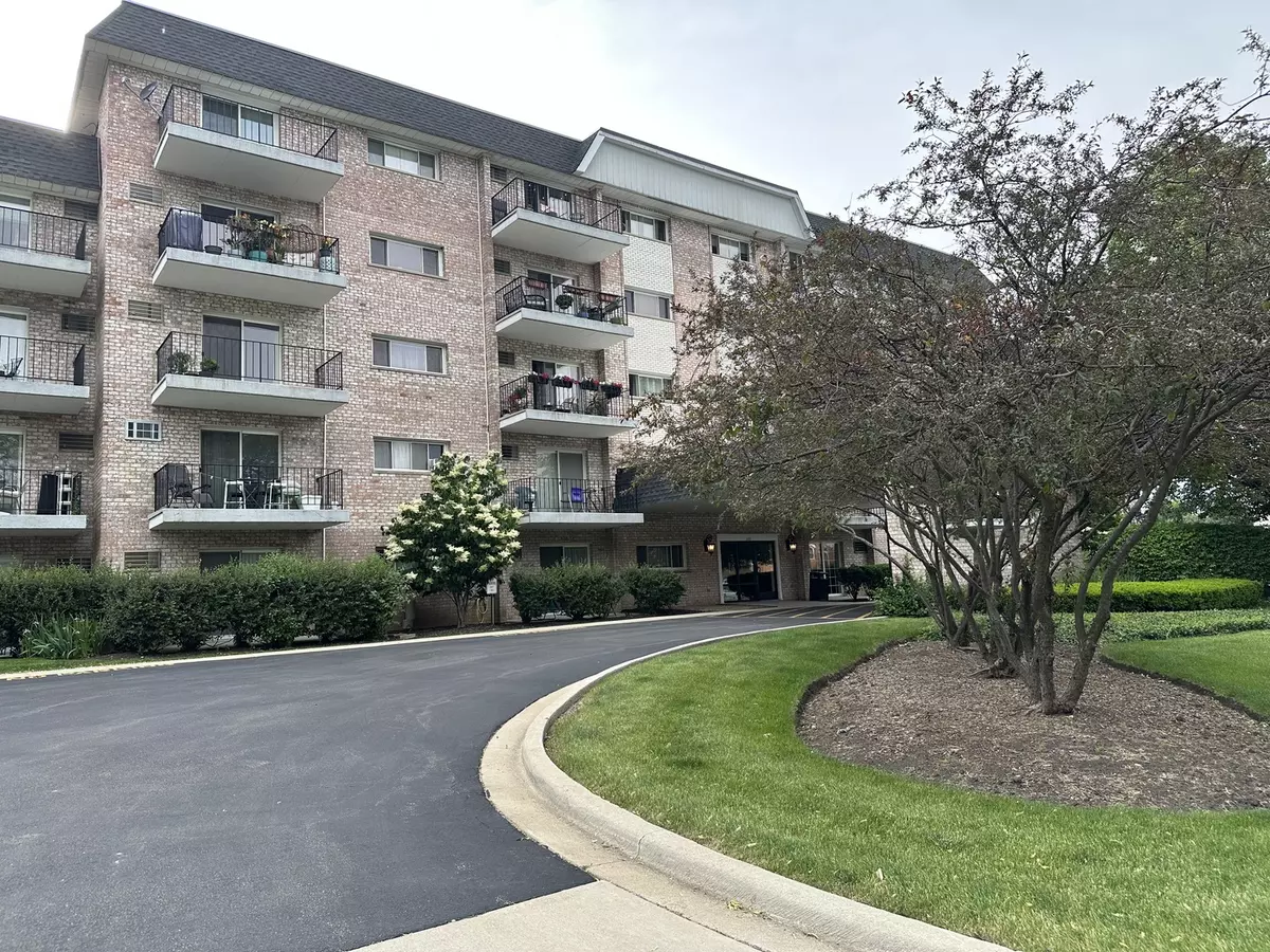 Wheaton, IL 60189,1000 S Lorraine RD #111