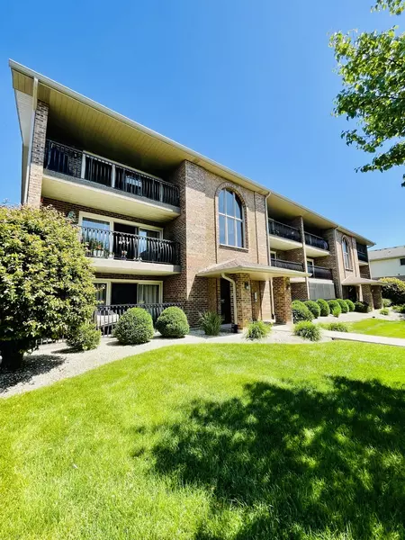 8206 W 111th ST #3D, Palos Hills, IL 60465