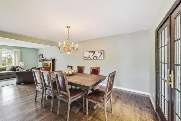 Deerfield, IL 60015,1406 Charing Cross RD