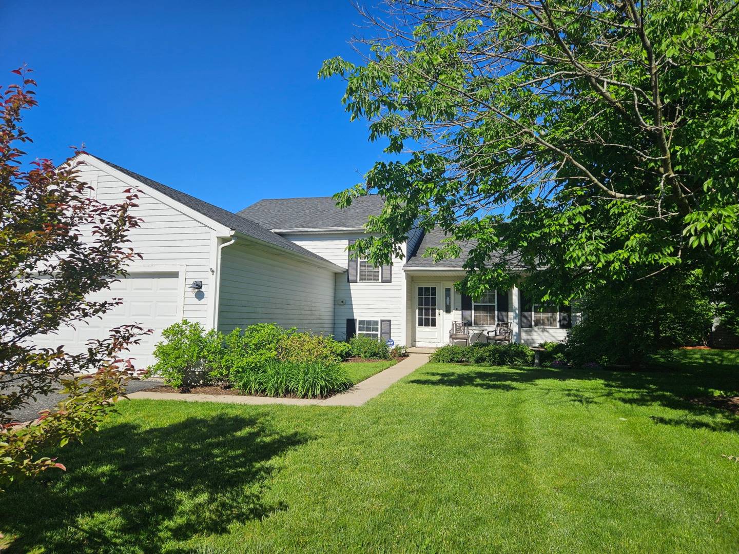2138 N Millstone DR,  Lake Villa,  IL 60046