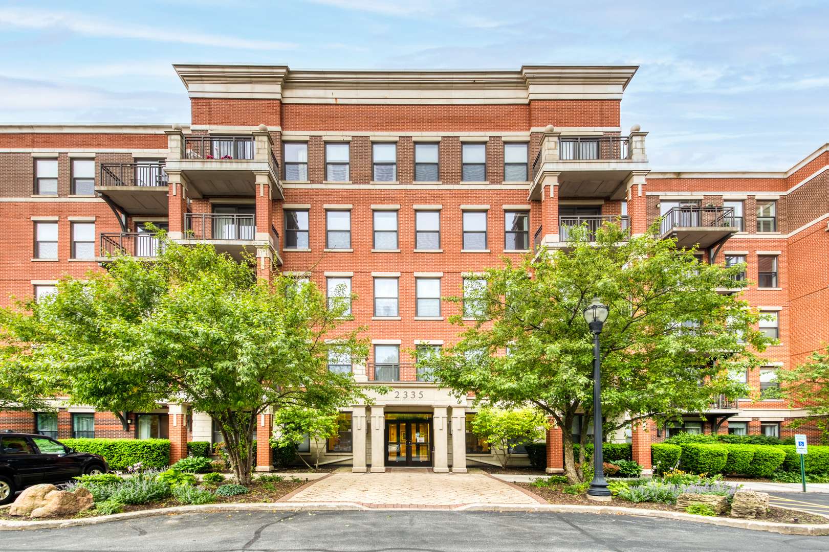2335 W Belle Plaine AVE #501, Chicago, IL 60618