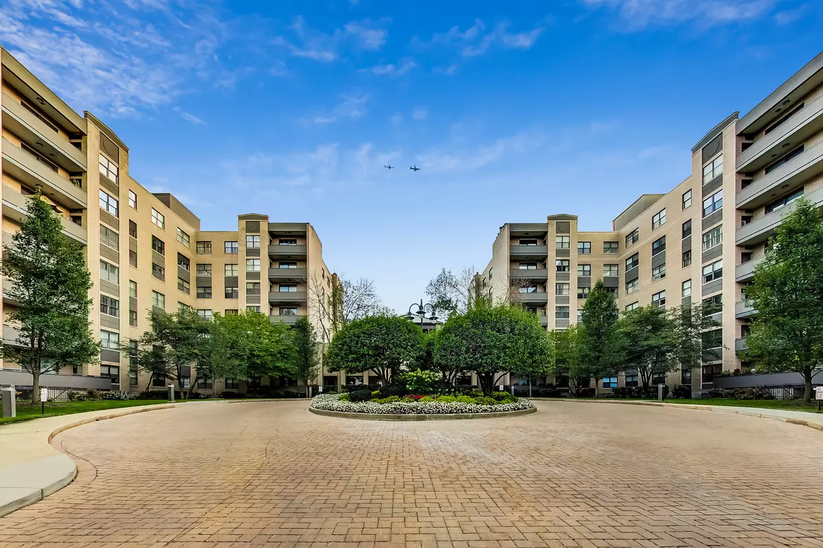 Lincolnwood, IL 60712,4545 W Touhy AVE #301E