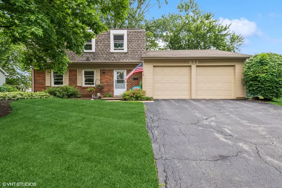 211 Wilmslow LN, Schaumburg, IL 60194