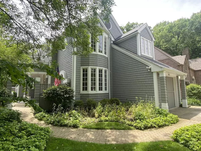 517 E Scranton AVE, Lake Bluff, IL 60044