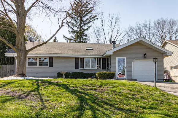 304 HAZELWOOD DR, Lindenhurst, IL 60046
