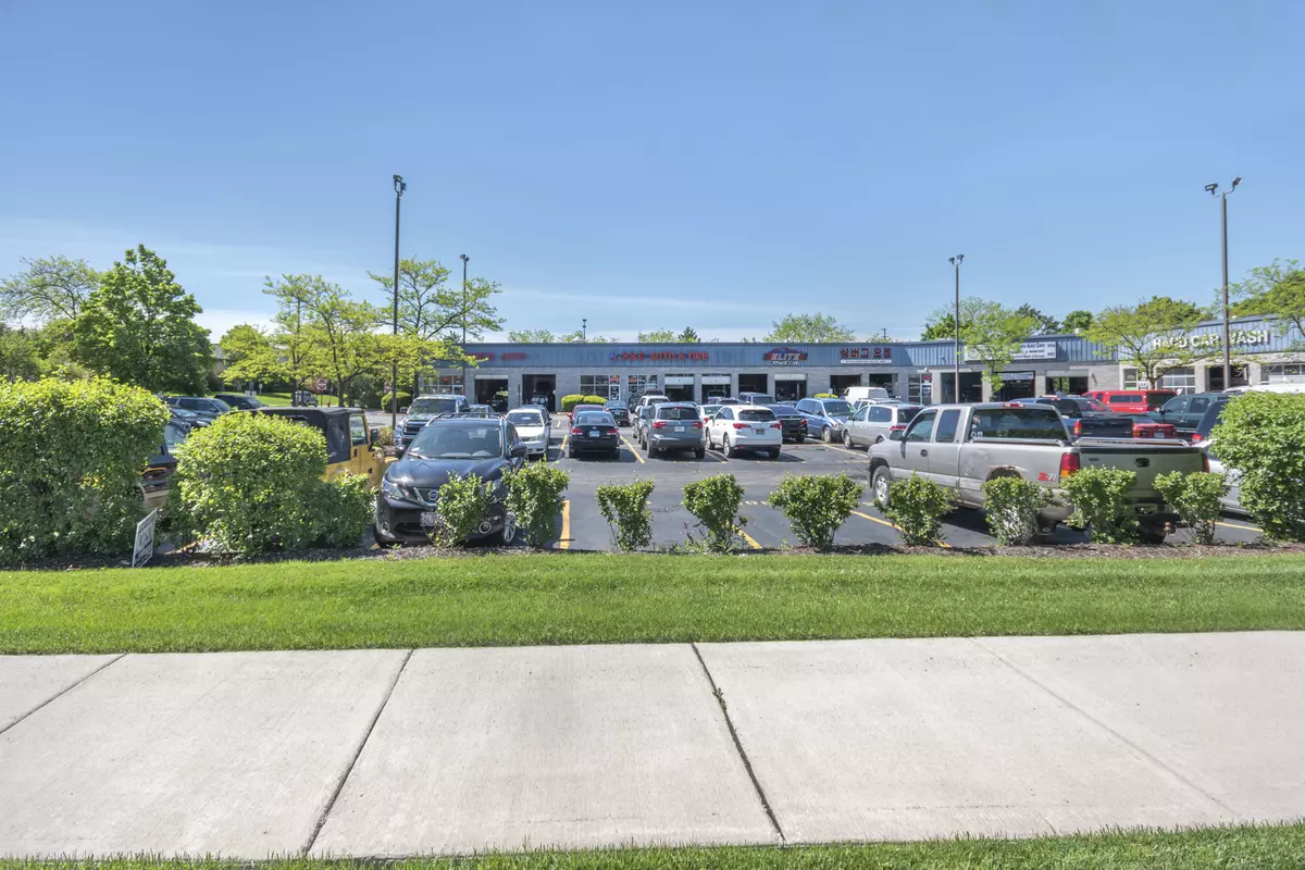 Schaumburg, IL 60193,1801 W Wise RD