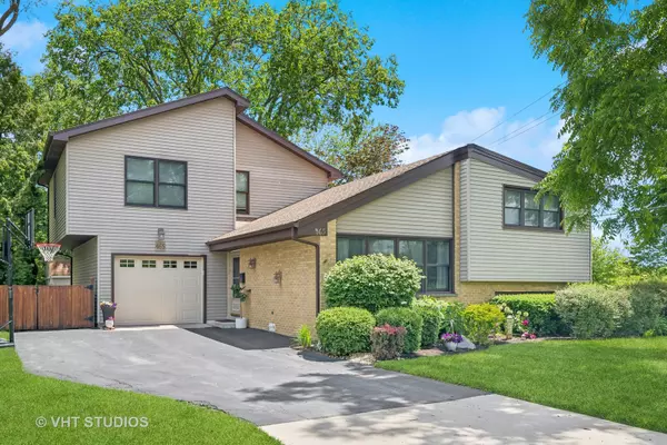465 Mallard LN, Deerfield, IL 60015