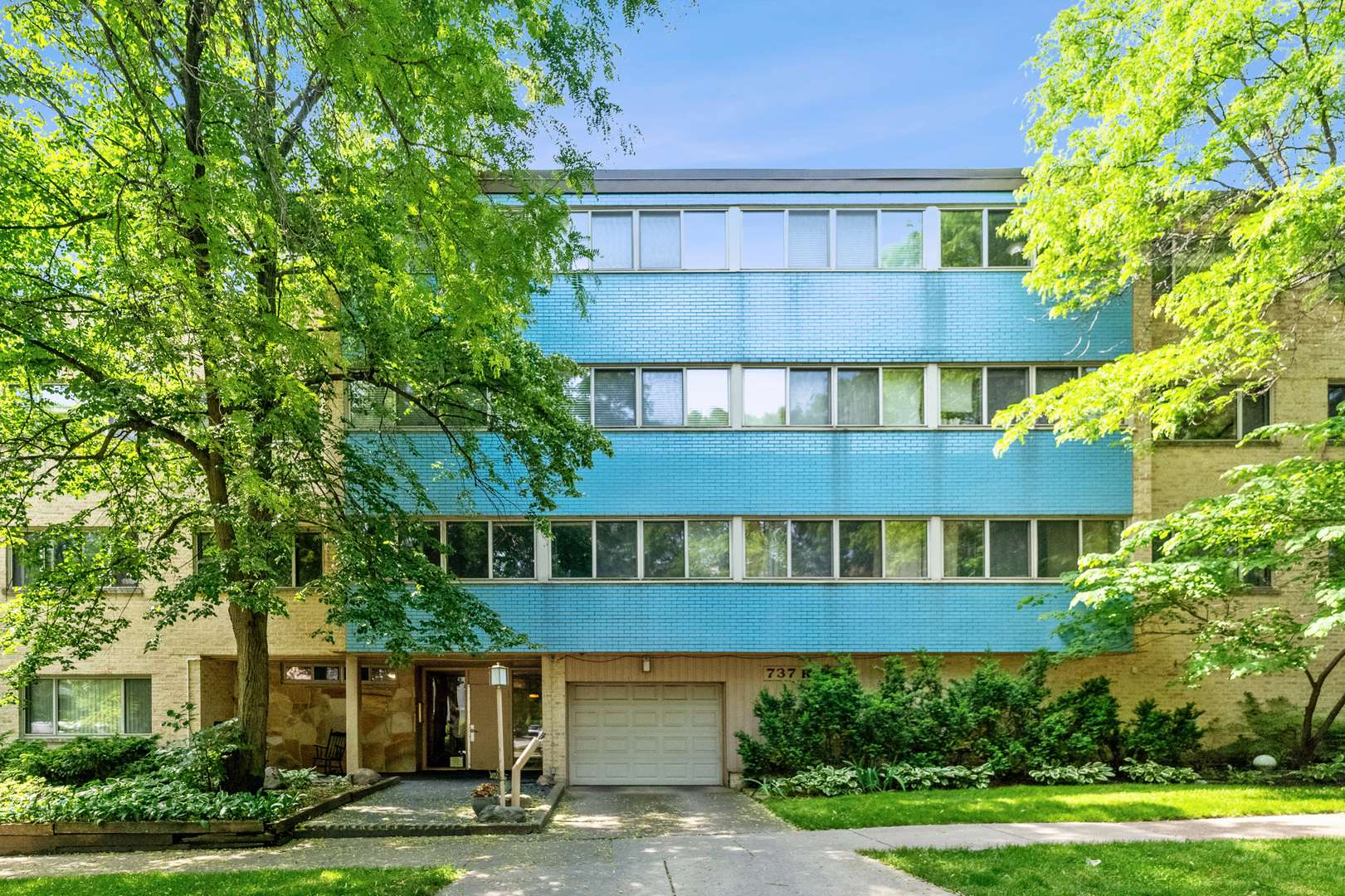 737 Ridge AVE #3F, Evanston, IL 60202