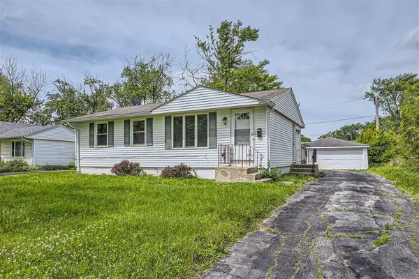 50 S Willow LN, Glenwood, IL 60425