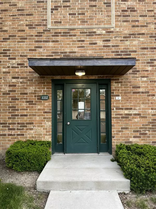 1332 N Geneva DR #1A, Palatine, IL 60074