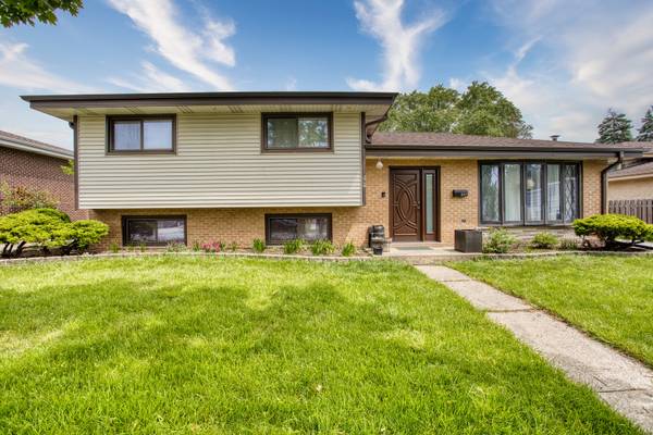 597 Forest Preserve DR, Wood Dale, IL 60191