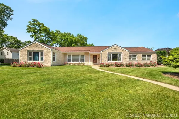 706 S Gables BLVD, Wheaton, IL 60189