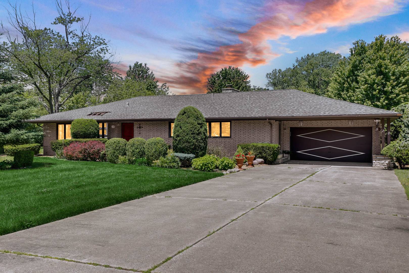 Willowbrook, IL 60527,520 Ridgemoor DR