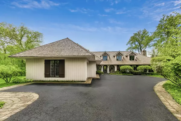 389 Landis LN, Deerfield, IL 60015