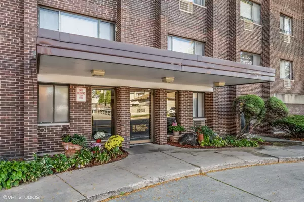 Chicago, IL 60656,8455 W Leland AVE #113