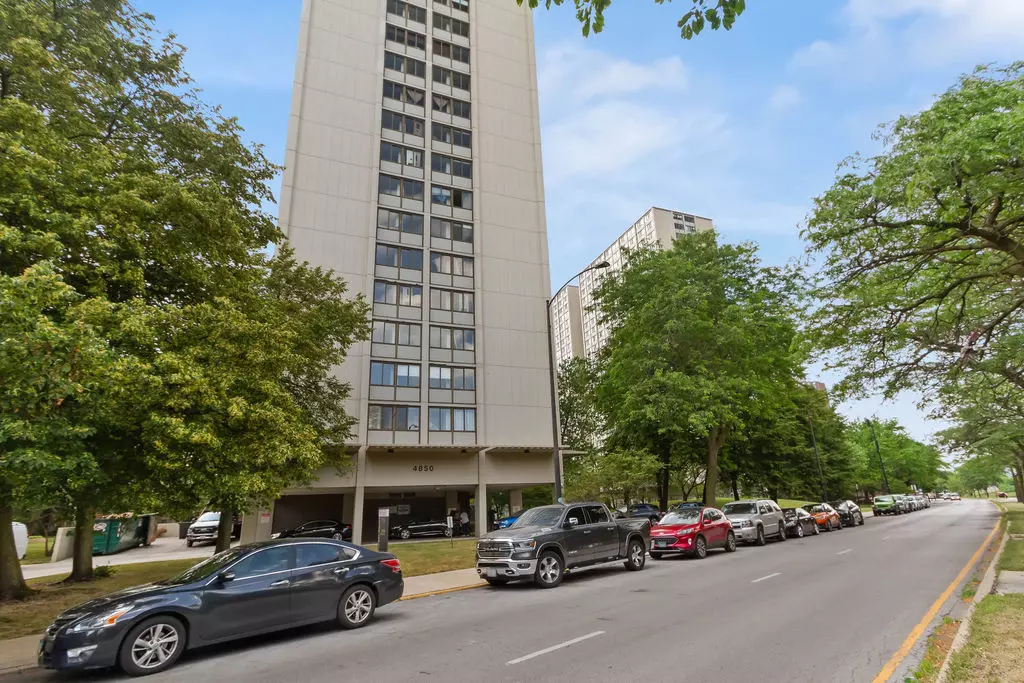 Chicago, IL 60615,4850 S Lake Park AVE #804