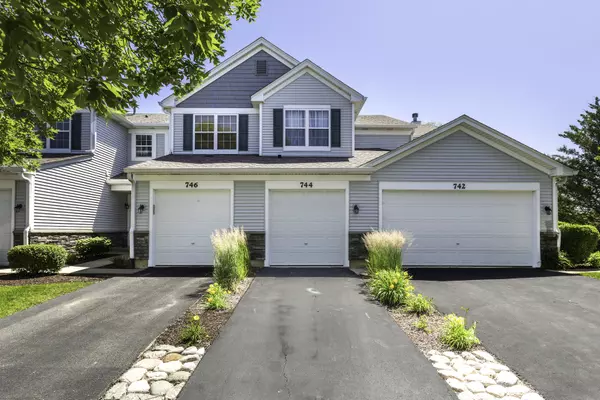 744 Genesee DR, Naperville, IL 60563