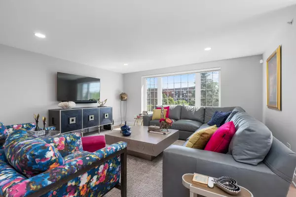 Deerfield, IL 60015,610 Robert York AVE #307
